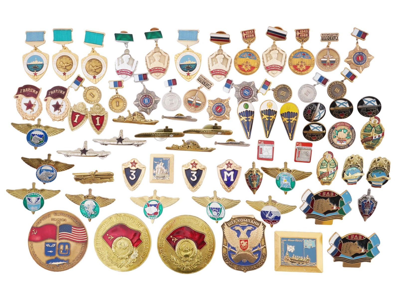 DEALERS LOT OF 70 RUSSIAN SOVIET ENAMELED MILITARY BADGES (1 of 12)