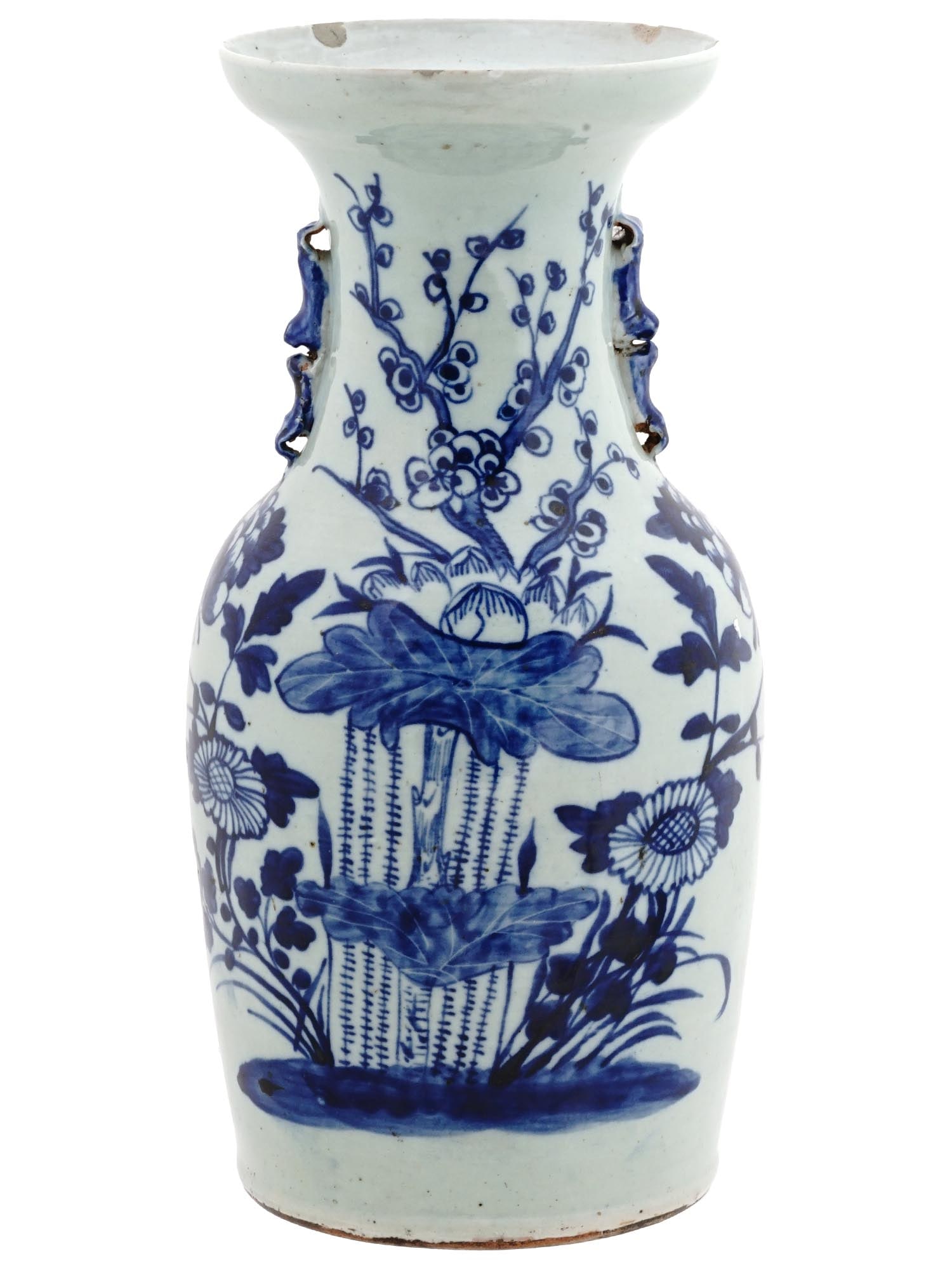 ANTIQUE CHINESE BLUE AND WHITE CERAMIC VASE (1 of 12)