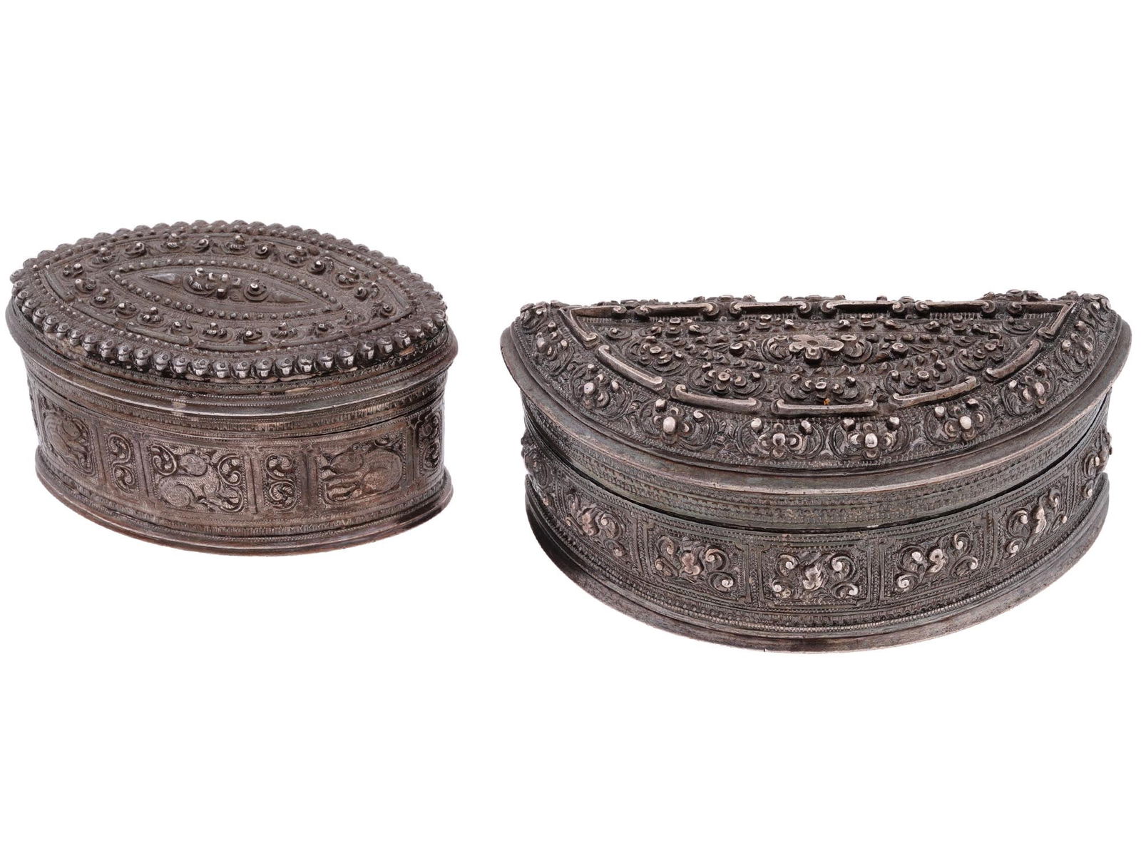 ANTIQUE BURMESE REPOUSSE SILVER TRINKET BOXES (1 of 12)