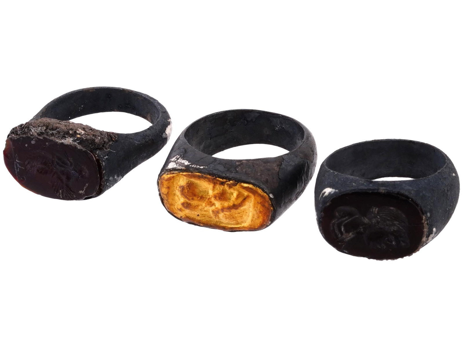 ANCIENT ROMAN CARNELIAN INTAGLIO SIGNET RINGS (1 of 8)