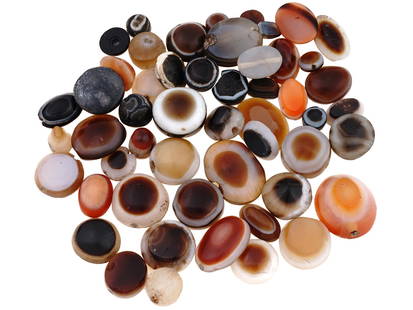 COLLECTION OF ANCIENT ROMAN PARTHIAN AGATE BEADS: A large collection of Ancient Roman or Parthian Empire disk-shaped beads made of natural agate. Ca. 2nd century BC to 1st century AD. A total of 52 pieces. Parthian Empire was an Ancient Iranian polit