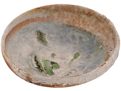 ANCIENT BYZANTINE PERIOD CERAMIC PLATE FROM BODRUM: An ancient ceramic plate from Bodrum, dating back to the Byzantine period in the 6th century. Bodrum, historically known as Halicarnassus, was a significant city in the ancient world, and this plate r