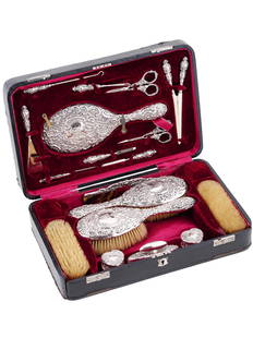 ANTIQUE ENGLISH STERLING SILVER VANITY SET IOB: An antique 1900s English sterling silver vanity set. A total of 18 items including 2 hair brushes, 2 clothes brushes, a hair comb, a hand mirror, 2 heart-shaped cut crystal boxes, a polissoir, a glove