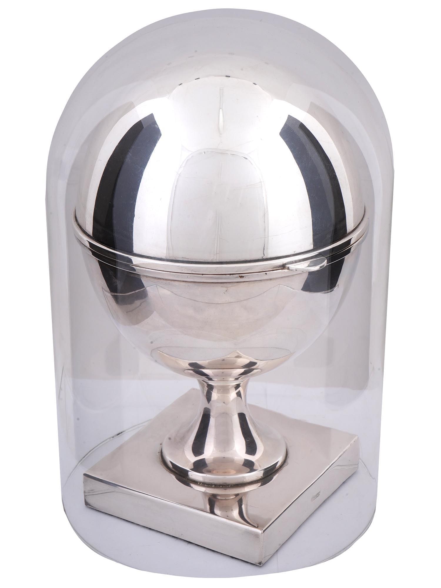 VINTAGE ST JAMES CAVIAR SERVER WITH GLASS DOME (1 of 11)
