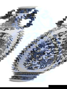 VINTAGE CHINESE MING STYLE BLUE AND WHITE FLASK BIANHU: A vintage Chinese Ming style blue and white dragon pattern pilgrim flask, known as a bianhu. Ming style ceramics are celebrated for their exquisite blue and white designs, which often feature intricat
