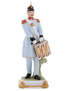 ITALIAN CAPODIMONTE DI PIETRO DRUM PORCELAIN SOLDIER: A vintage Italian Capodimonte Di Pietro figurine, portraying a soldier from Garibaldis army from the year 1866, specifically an infantry drum soldier. This figurine stands as a remarkable tribute to t