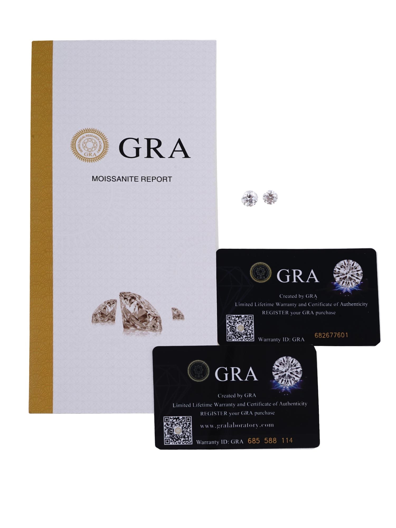 TWO MOISSANITES WITH GRA CERTIFICATE 2 CT AND 3 CT: A lot of two natural moissanite mineral stones. The gemstones are cut in a round brilliant shape, the weight is 2Ct and 3 Ct. Complete with Global Gemological Research Academy certificates. Vintage Cu