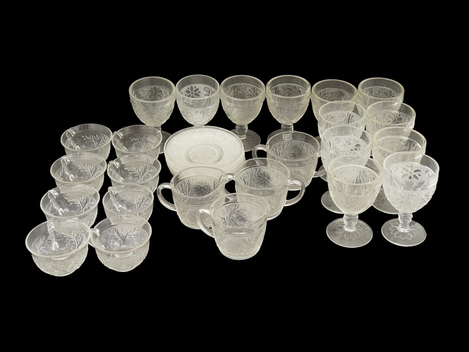 ANCHOR HOCKING SANDWICH CLEAR PRESSED GLASSWARE (1 of 11)