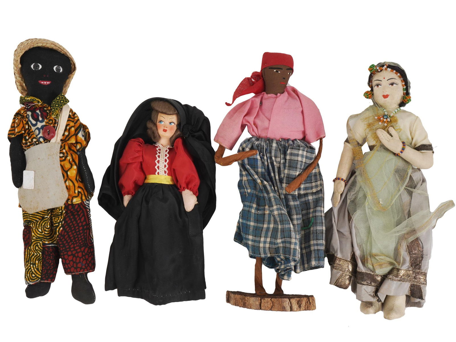 GROUP OF AMERICAN FOLK DOLLS IN NATIONAL COSTUMES (1 of 4)