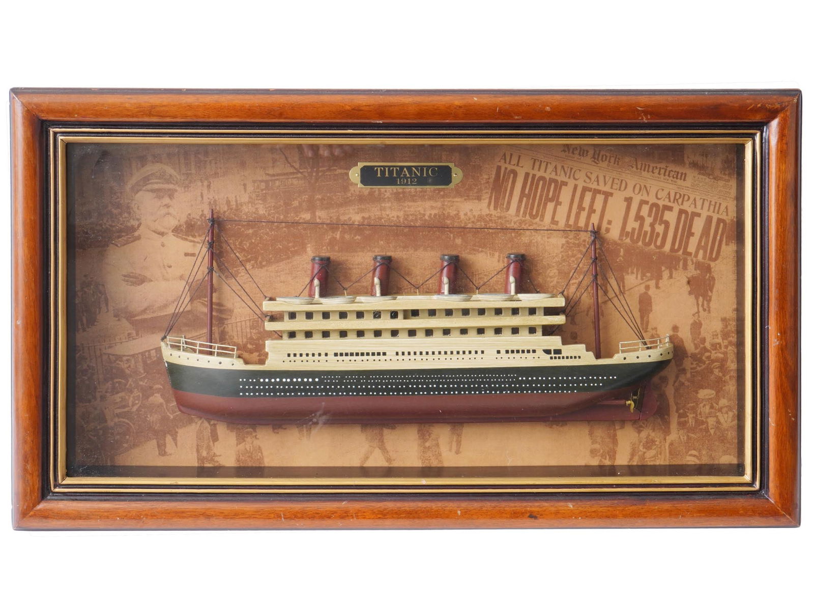 1912 TITANIC MODEL SHIP IN WOOD SHADOW BOX MEMORABILIA (1 of 4)