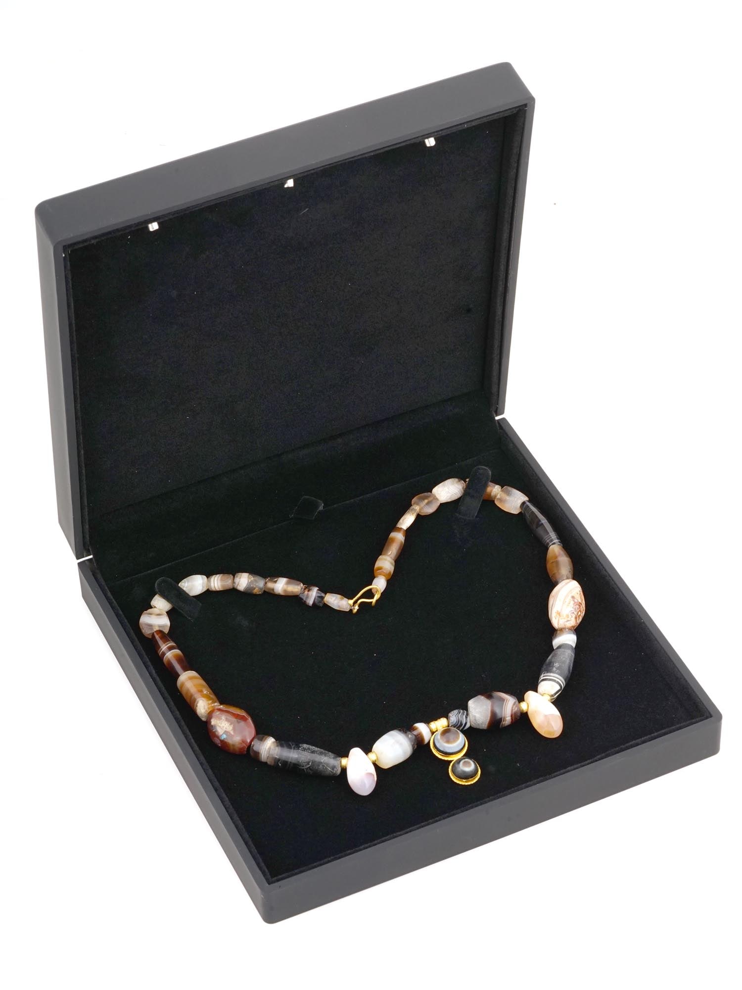 ANCIENT ROMAN CARVED AGATE NECKLACE WITH 23K GOLD LOCK (1 of 9)