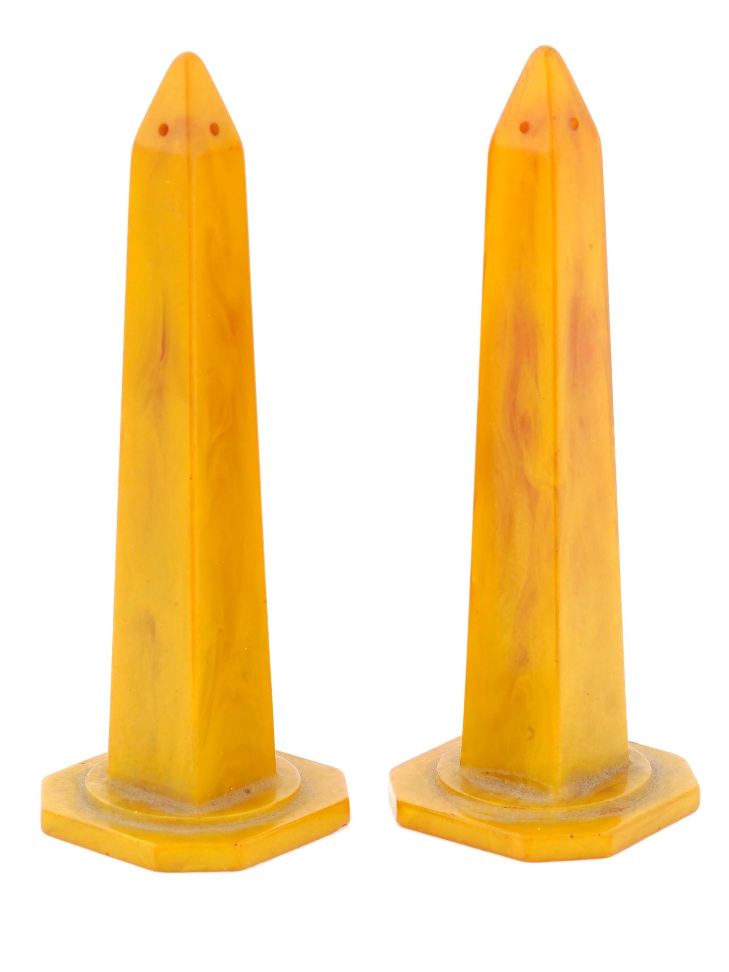 ART DECO YELLOW BAKELITE SALT AND PEPPER SHAKERS SET (1 of 5)