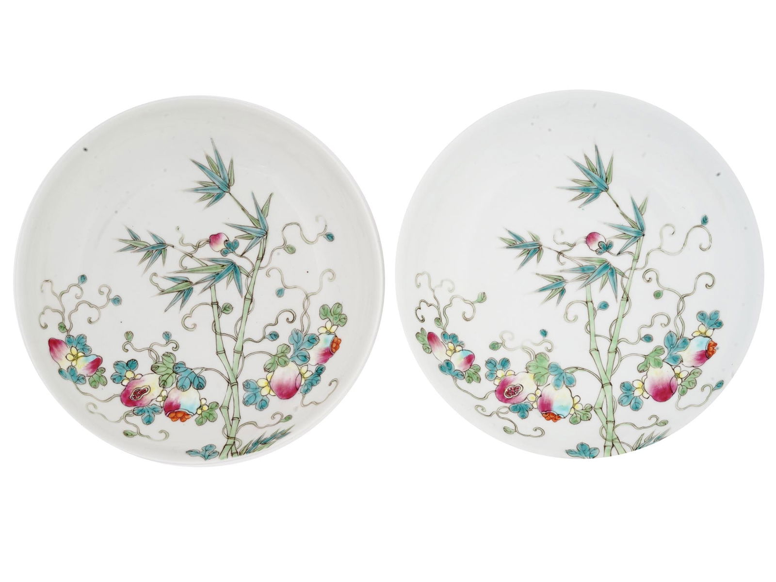 PAIR OF ANTIQUE CHINESE PORCELAIN SAUCERS PLATES (1 of 5)