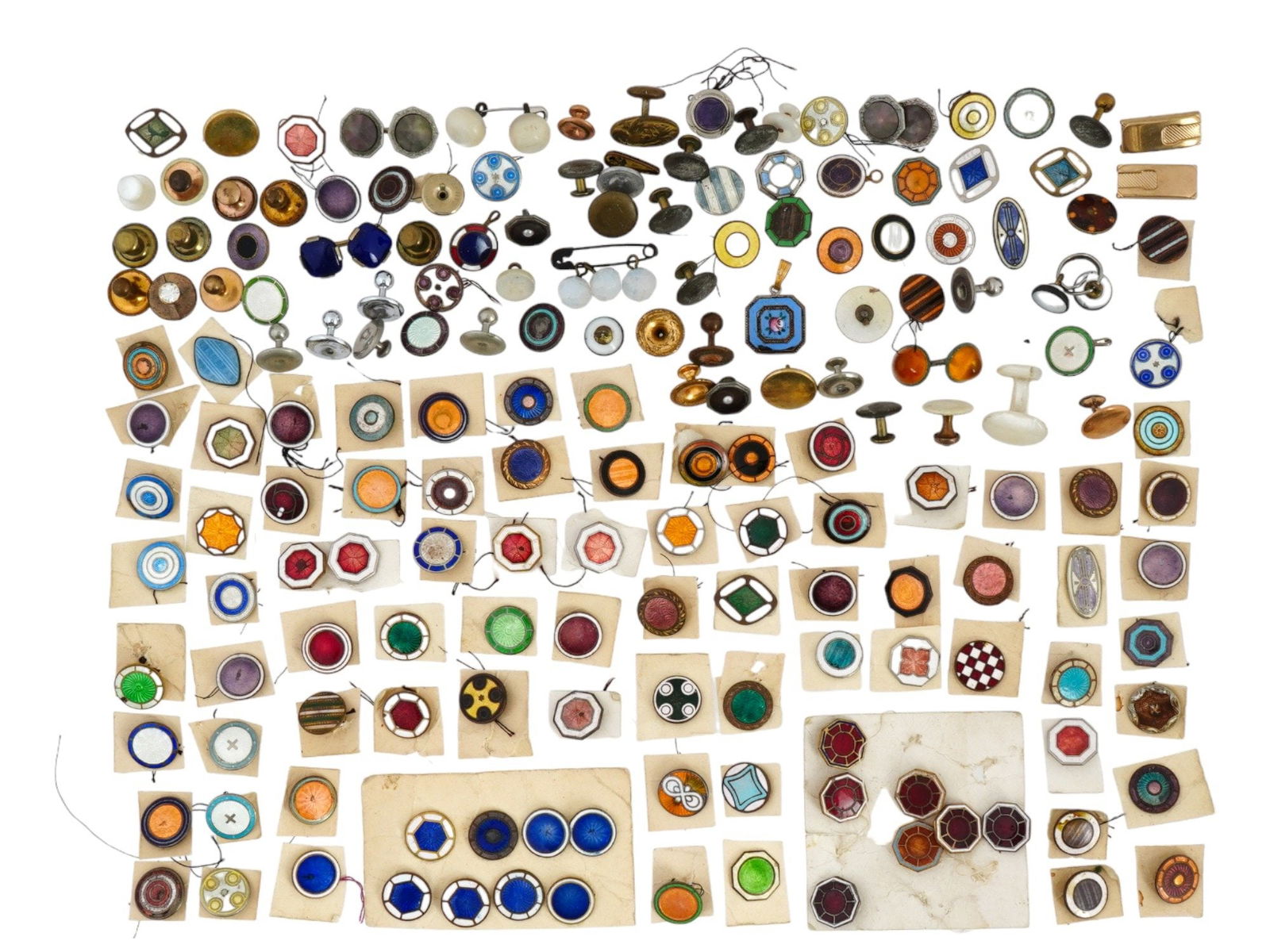 LOT OF VINTAGE CUFFLINKS BUTTONS AND PINS (1 of 7)
