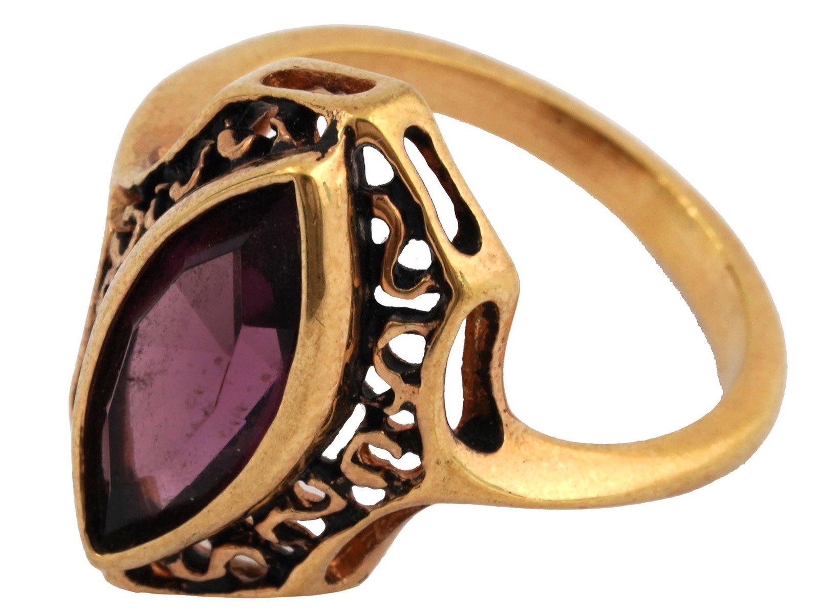 EDWARDIAN MANNER GOLD AMETHYST STONE JEWELRY RING: An Edwardian manner yellow Gold jewelry ring. The ring is encrusted with a marquise cut Amethyst stone and decorated with an openwork scrollwork frame. Total weight: 3 g. Vintage and Modern Ladies Gol