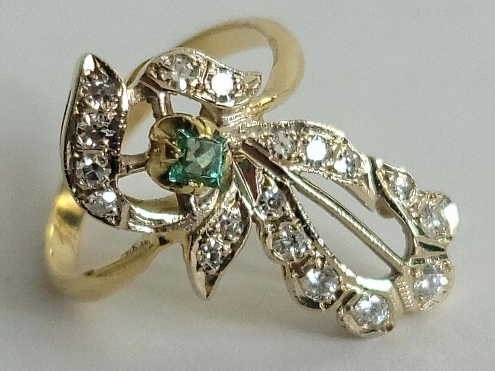 18K YELLOW GOLD RING SET W DIAMONDS AND EMERALD (1 of 6)
