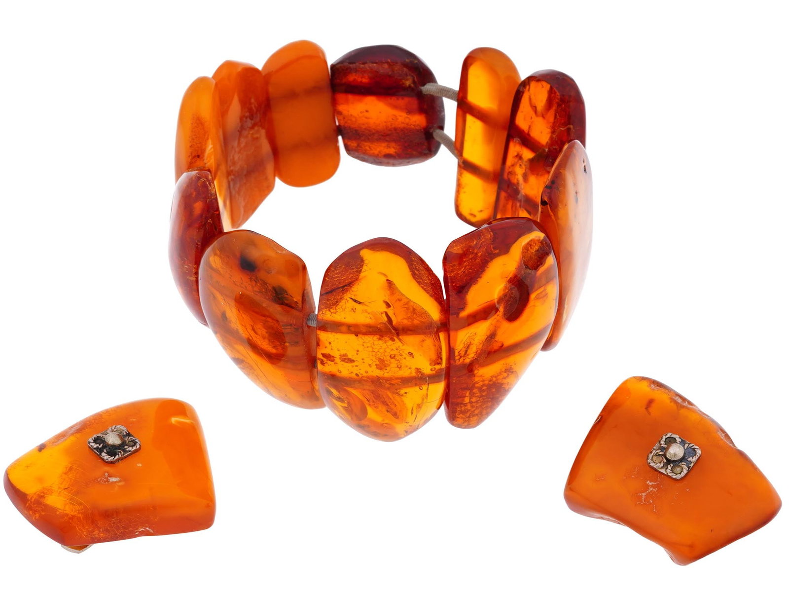 NATURAL AMBER STONE CUFFLINKS AND BEADED BRACELET: A two-piece jewelry set made of large polished natural amber stones. The lot includes a pair of whale-back cufflinks and a beaded bracelet on elastic cord. Total Weight: 70 grams. Mineral Stone Statem