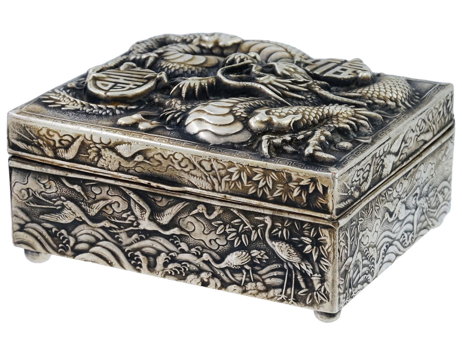VINTAGE JAPANESE REPOUSSE DRAGON METAL JEWELRY BOX (1 of 9)