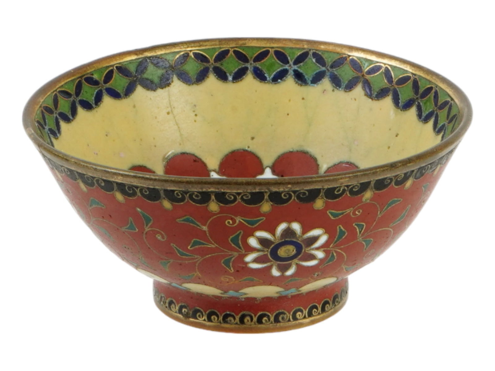 ANTIQUE JAPANESE MEIJI CLOISONNE ENAMEL SAKE CUP: An antique Japanese copper sake cup with cloisonne enamel decor. Late Meiji period, before 1912. Floral design in red, yellow, and green colors. Oriental Tableware Drinkware For Collectors. Dimensions