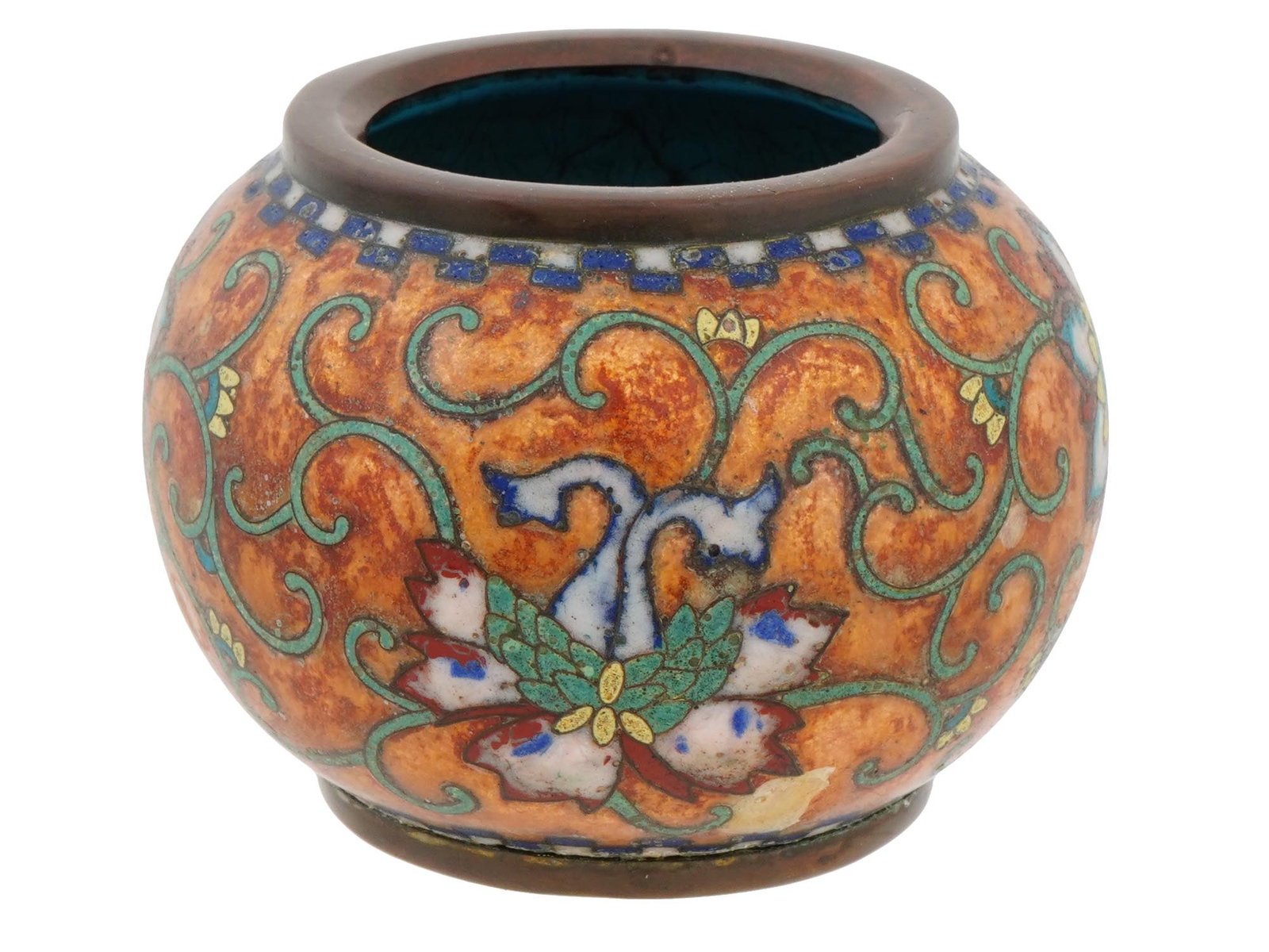 ANTIQUE JAPANESE MEIJI CLOISONNE VASE ATTR TO NAMIKAWA: An antique Japanese early Meiji period cloisonne vase, attributed to the master artisan Namikawa Yasuyuki. The precision and artful detailing of floral patterns, entwined with scrolling foliage, demon