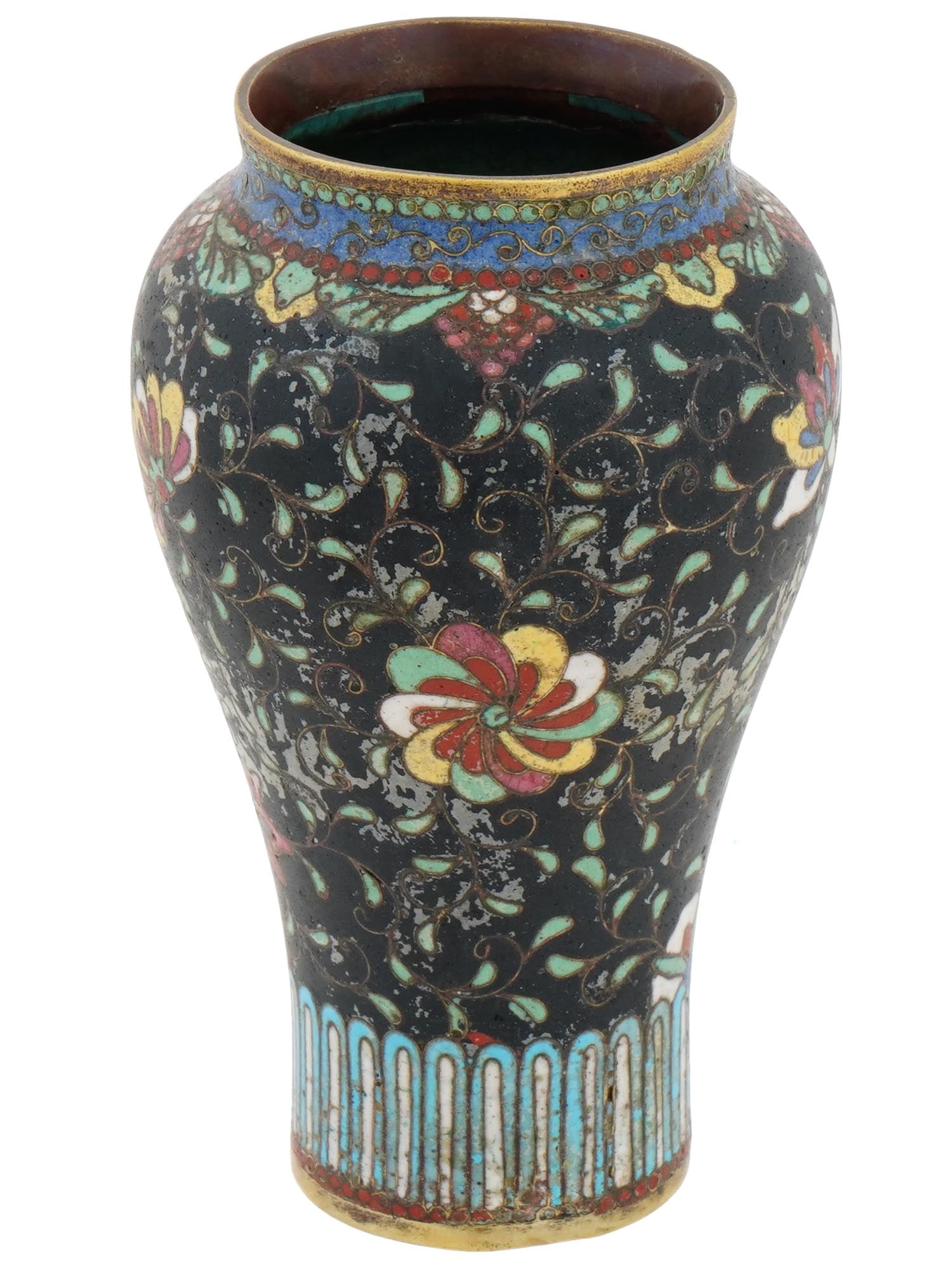 ANTIQUE JAPANESE MEIJI CLOISONNE VASE ATTR TO NAMIKAWA: An antique Japanese early Meiji period cloisonne vase, attributed to the master artisan Namikawa Yasuyuki. Adorned with intricate flower and foliate motifs, this vase exemplifies the artistry and prec