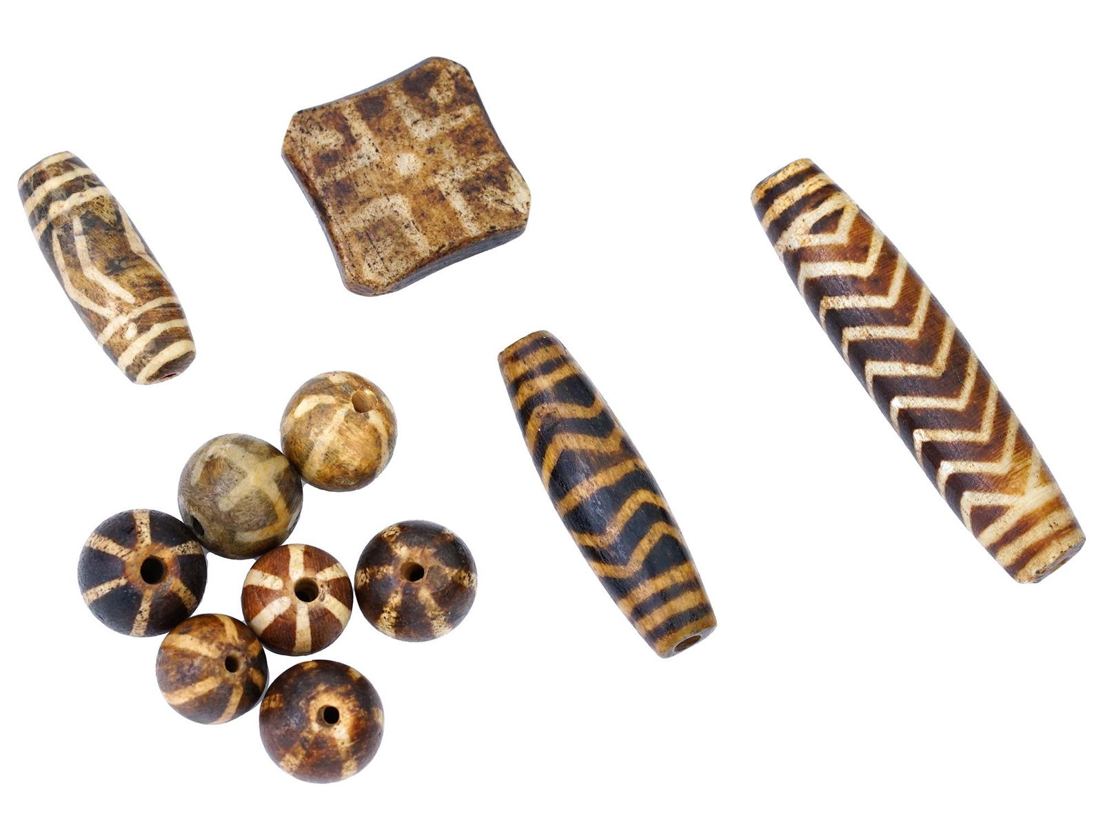 COLLECTION OF ANCIENT BURMESE PUMTEK AND PYU BEADS (1 of 9)