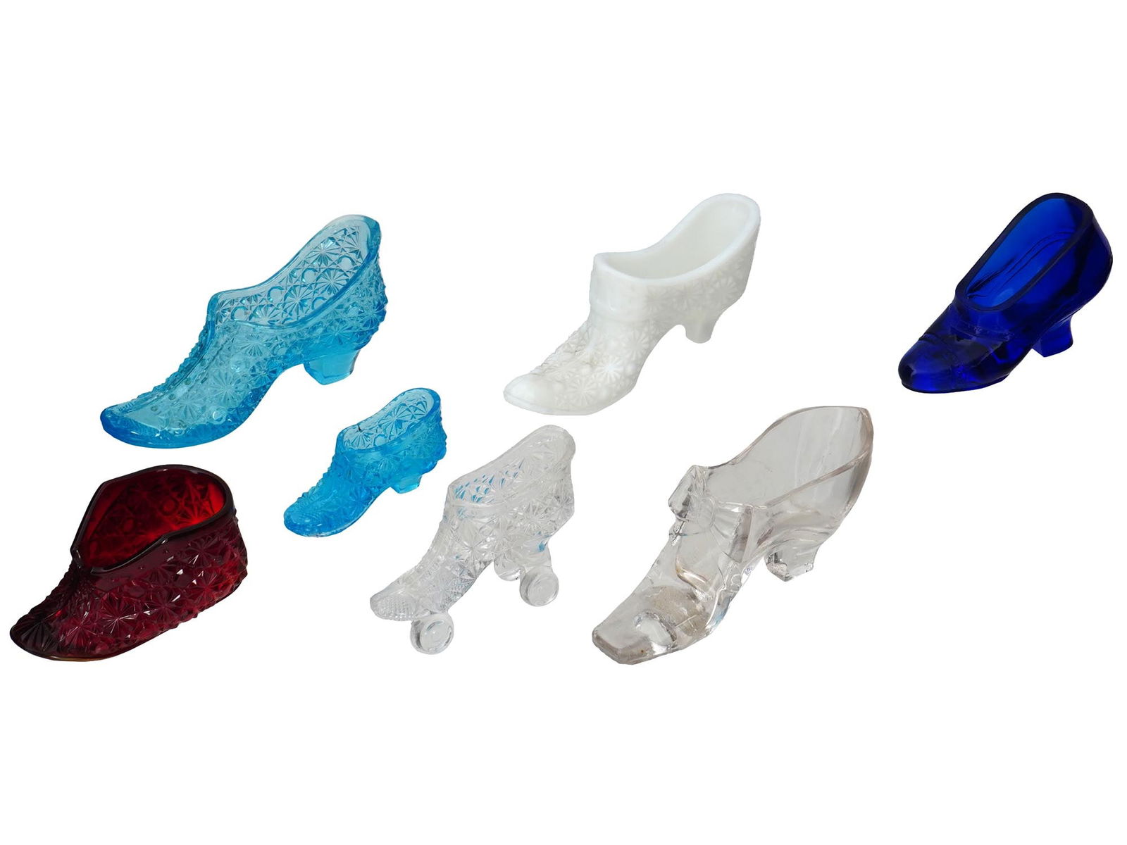 LOT OF MINI VICTORIAN FENTON PRESSED GLASS SHOES (1 of 5)
