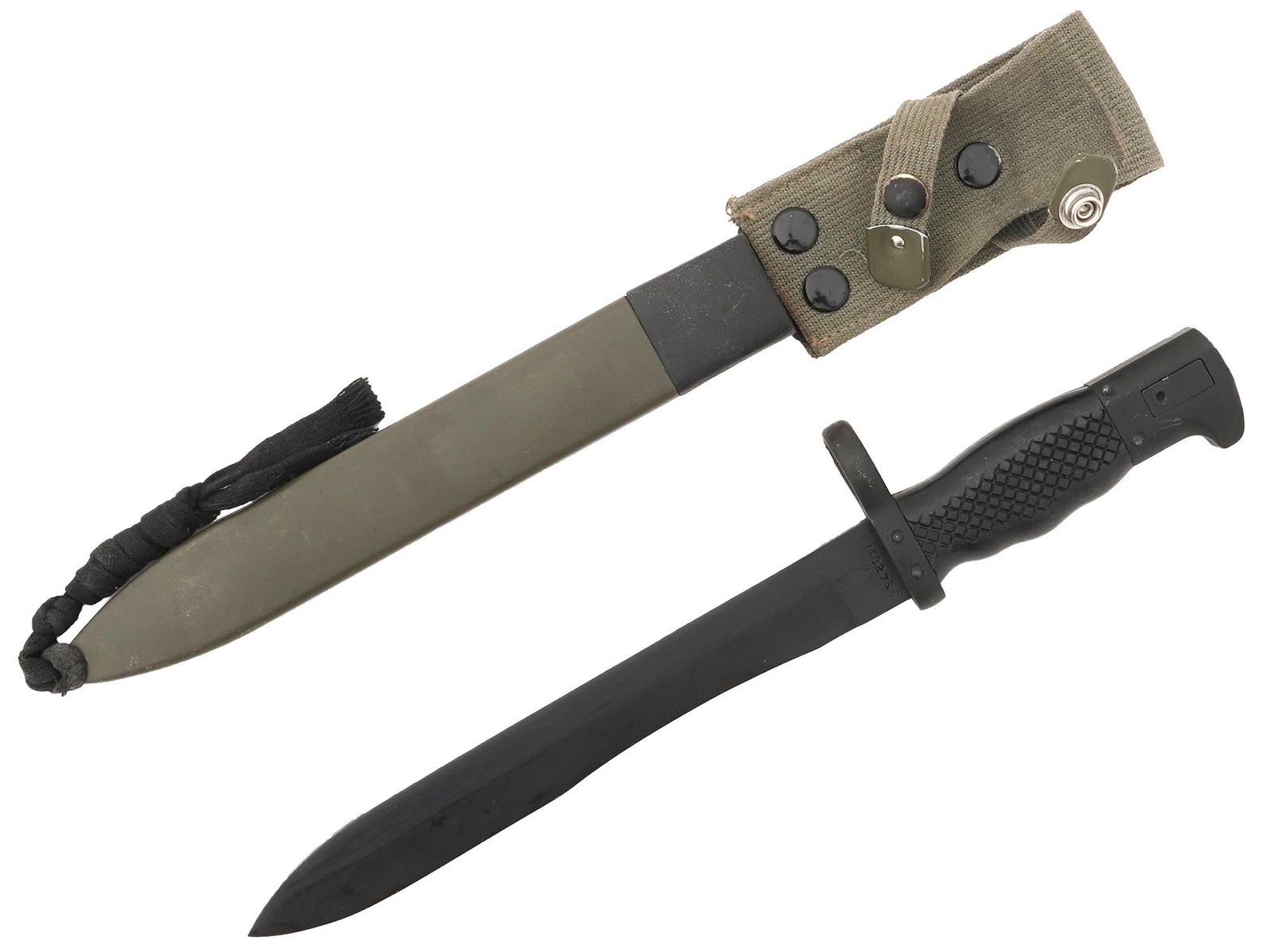 1969 SPANISH CETME RIFLE BAYONET WITH SHEATH: A 1969 Spanish Mauser combat bayonet. Black stainless-steel blade, black bakelite handle. Green fabric sheath. Marks ET48276C and CETME sword and gear trademark are on the blade by the handle. Designe