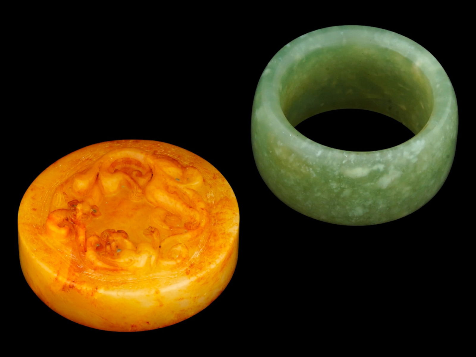 LOT OF CHINESE YELLOW JADE SEAL AND GREEN JADE RING (1 of 6)