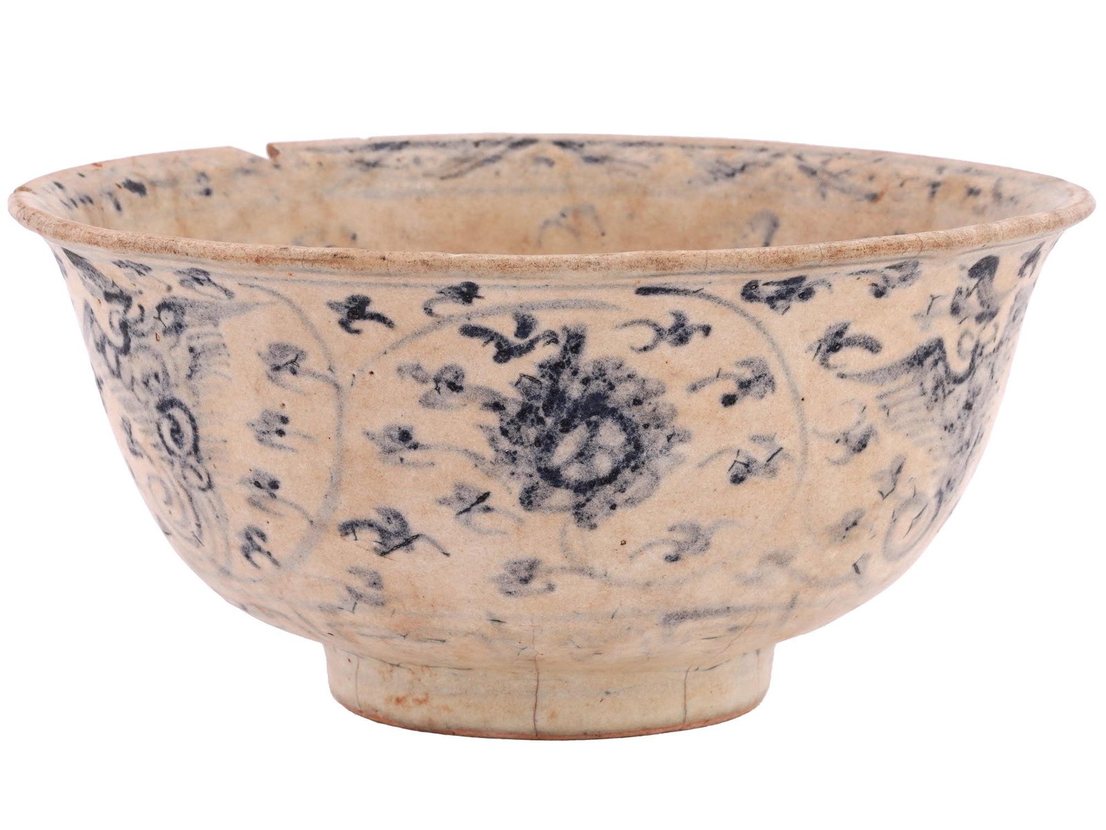 ANTIQUE CHINESE MING DYNASTY SWATOW CERAMIC BOWL: An antique Chinese, Ming Dynasty, Swatow ceramic bowl. The exterior of the bowl is adorned with hand enameled cobalt blue underglazed scrolling floral, foliage, and Phoenix bird motifs, raised on a lo