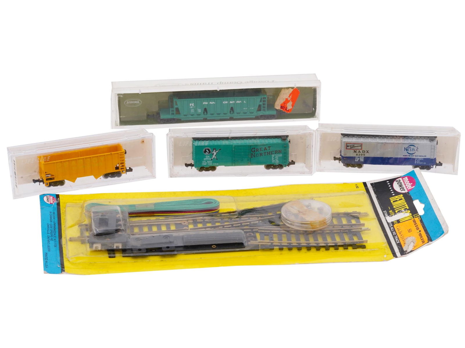 COLLECTION OF RAILWAY CARS AND REMOTE CONTROL IOB (1 of 9)