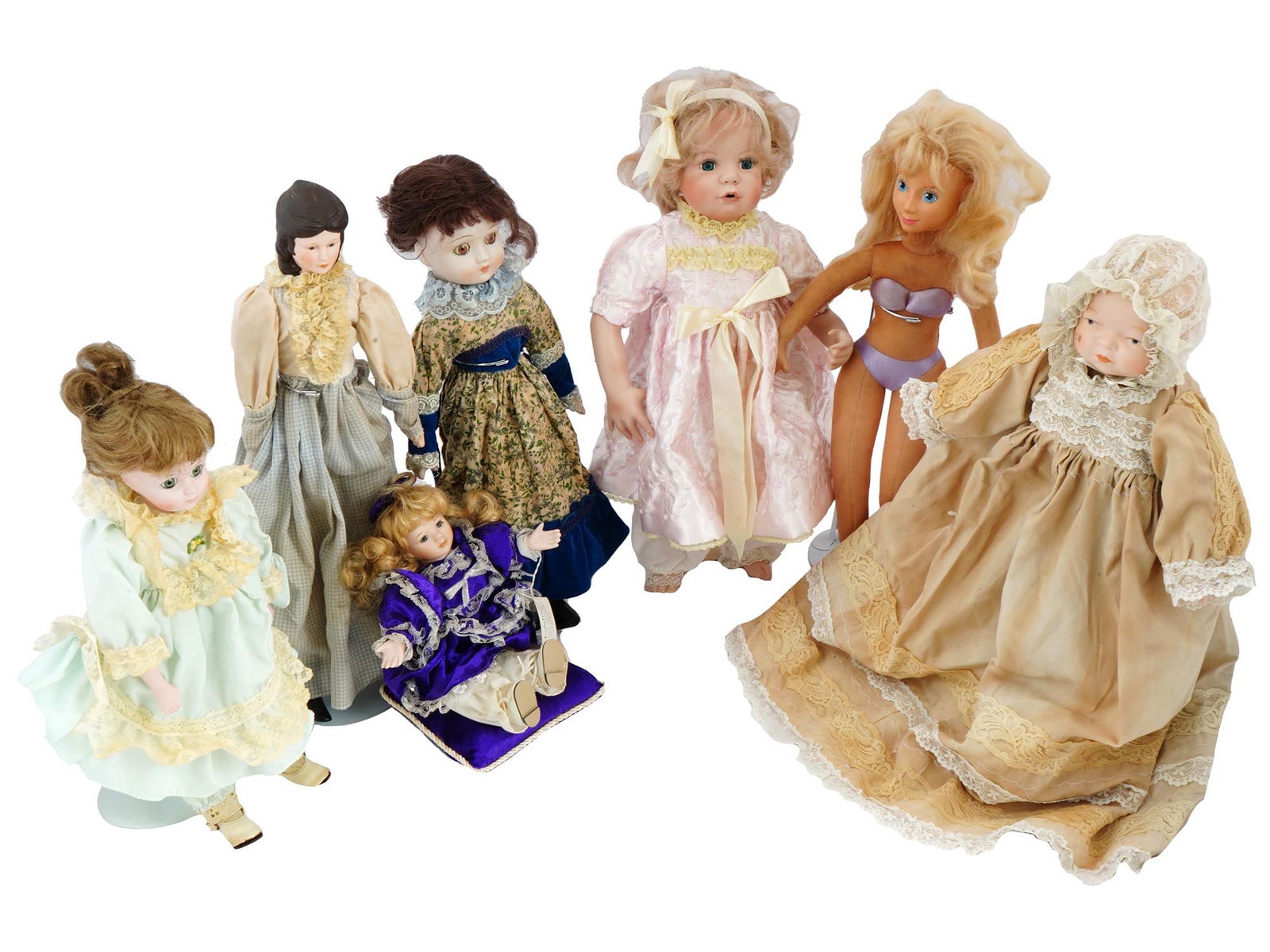 COLLECTION OF VINTAGE PORCELAIN DOLLS IN OUTFITS (1 of 11)