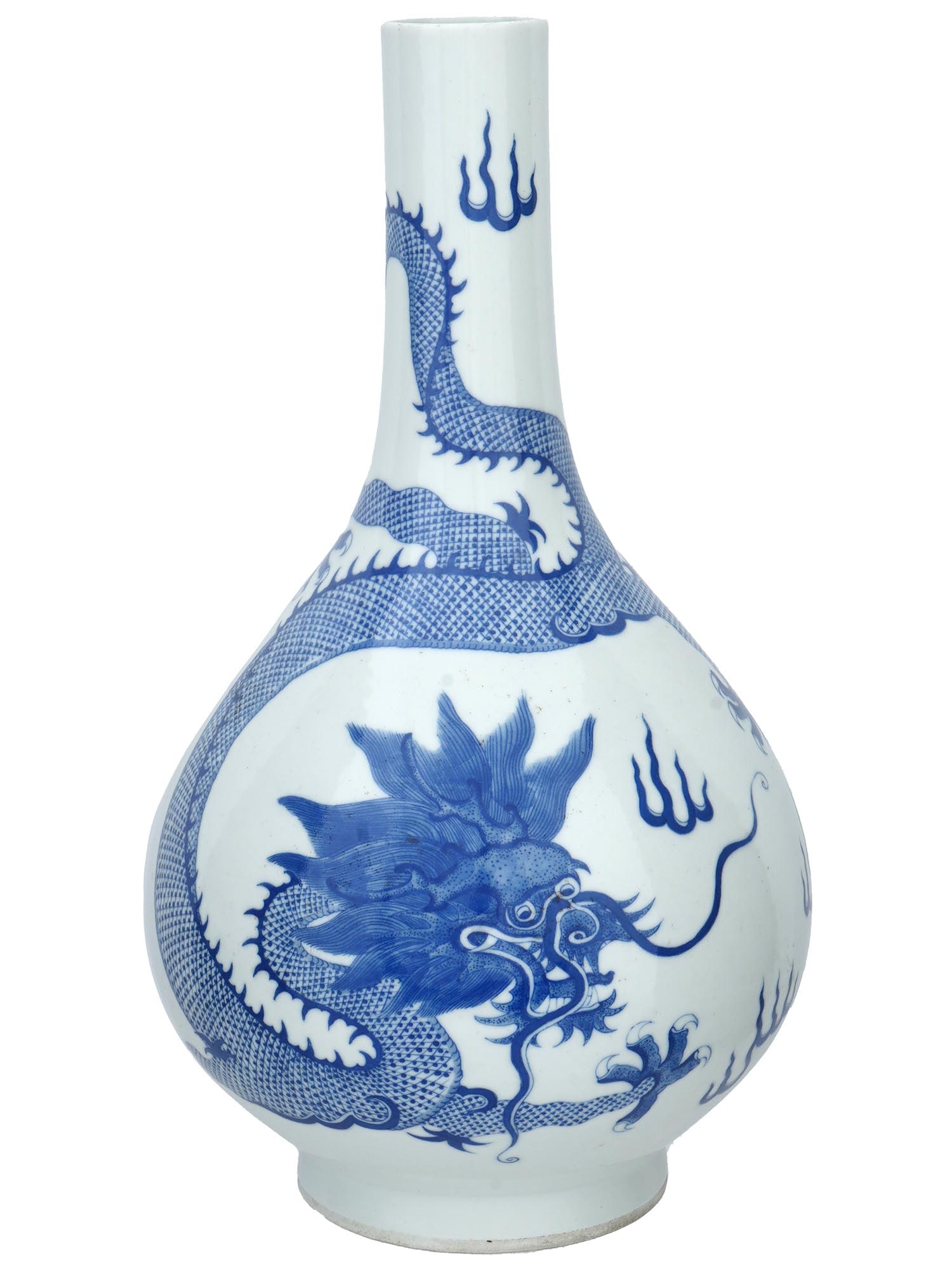 CHINESE DRAGON DESIGN BLUE AND WHITE PORCELAIN VASE (1 of 6)