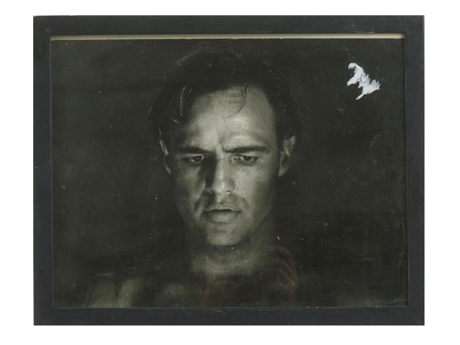 1961 PHOTO PORTRAIT OF MARLON BRANDO BY SAM SHAW: Sam Shaw, American, 1912 to 1999, a black and white photo portrait of Marlon Brando captured in 1961. Framed. Shaw, renowned for his keen eye and ability to capture candid moments, showcases Brandos c