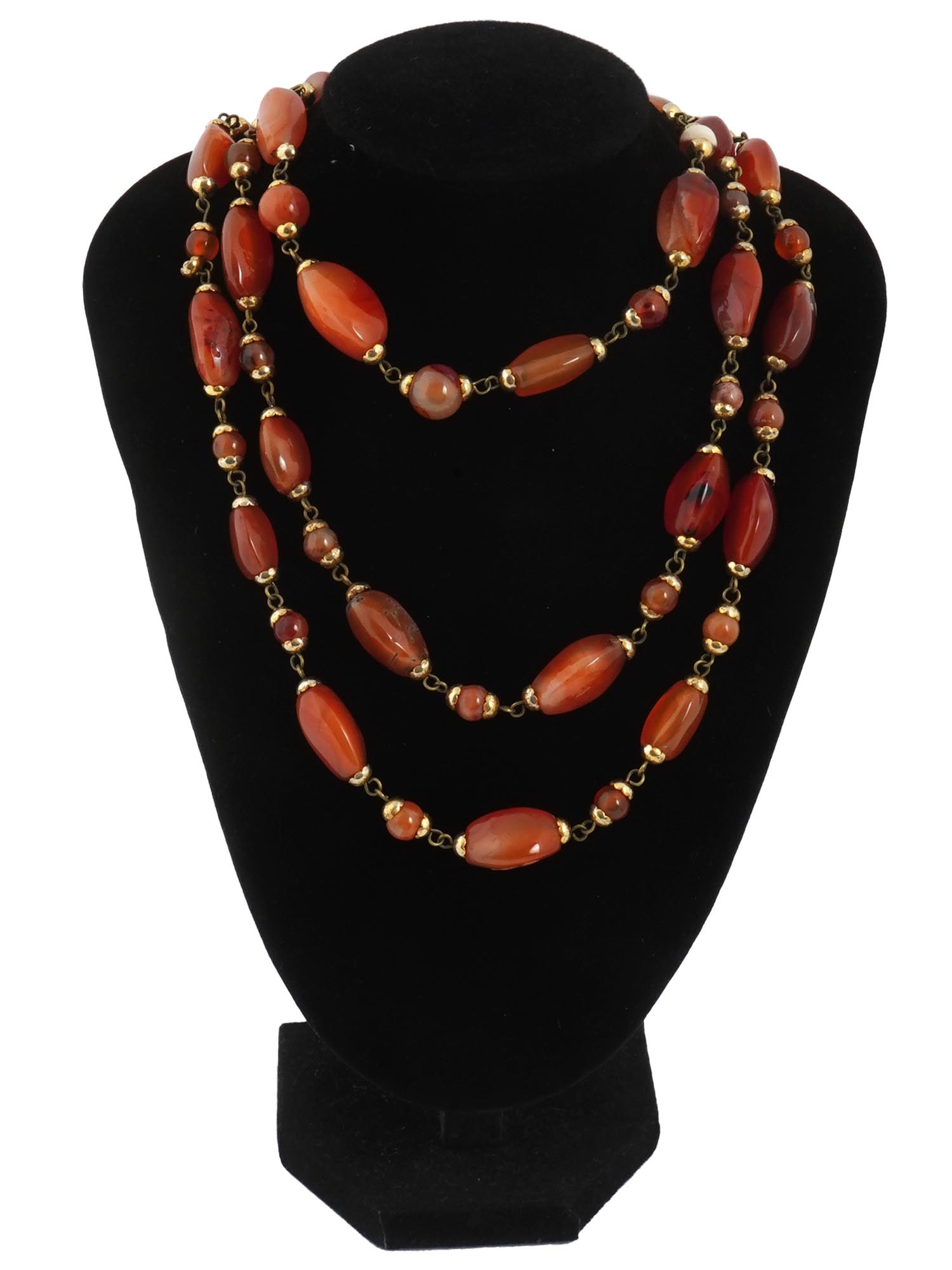 BEADED DESIGN HAND CARVED CARNELIAN AGATE NECKLACE: A vintage hand carved Carnelian and Agate jewelry necklace. The necklace is made in a link beaded design from beads of various sizes and shapes. Can be worn in several layers. Unmarked. Vintage and Mo