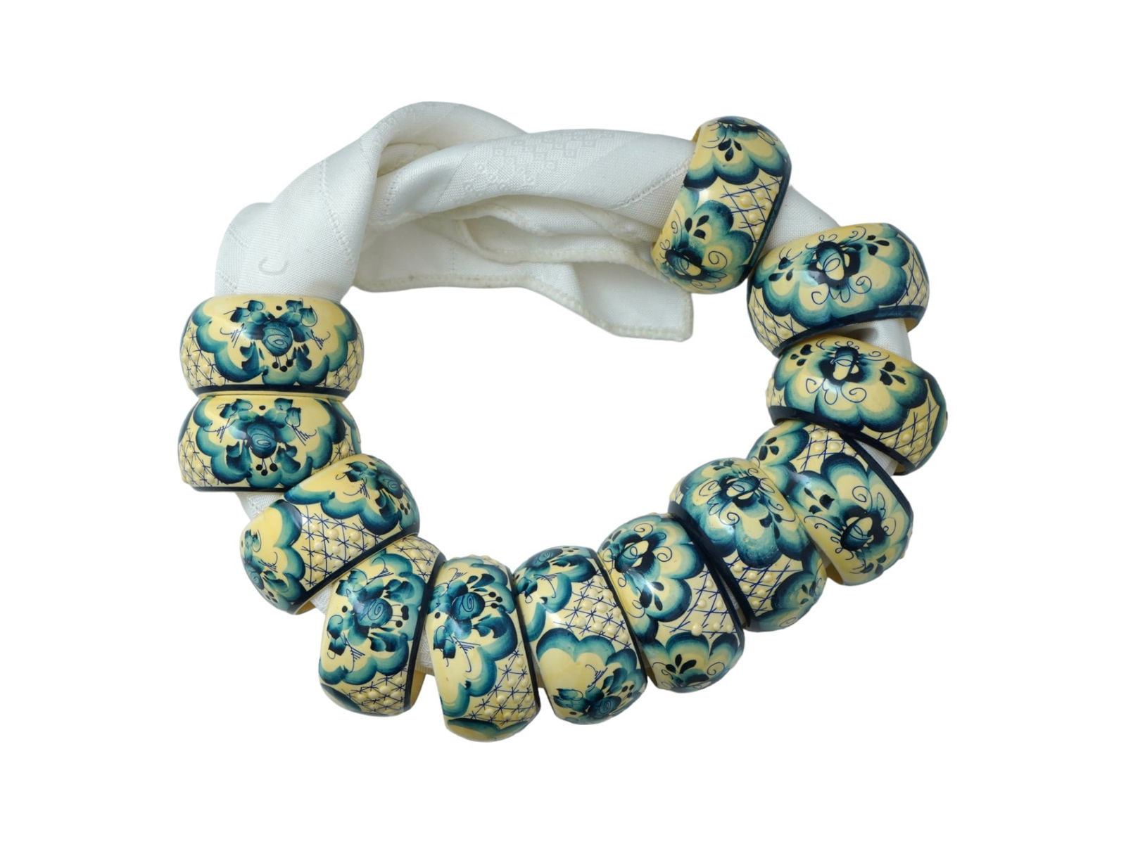 RUSSIAN GZHEL BLUE AND WHITE WOOD NAPKIN RINGS (1 of 5)