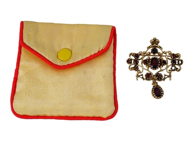 VINTAGE 14K GOLD OPENWORK BROOCH SET WITH GARNETS