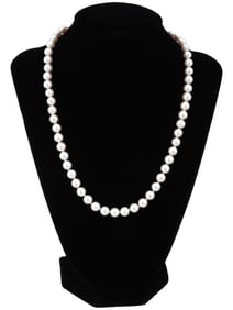 VINTAGE MIKIMOTO PEARL NECKLACE WITH 18K GOLD LOCK