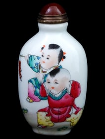 VINTAGE CHINESE REPUBLIC PERIOD PORCELAIN SNUFF BOTTLE