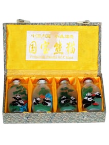 VINTAGE CHINESE REVERSE PAINTED PANDA SNUFF BOTTLES