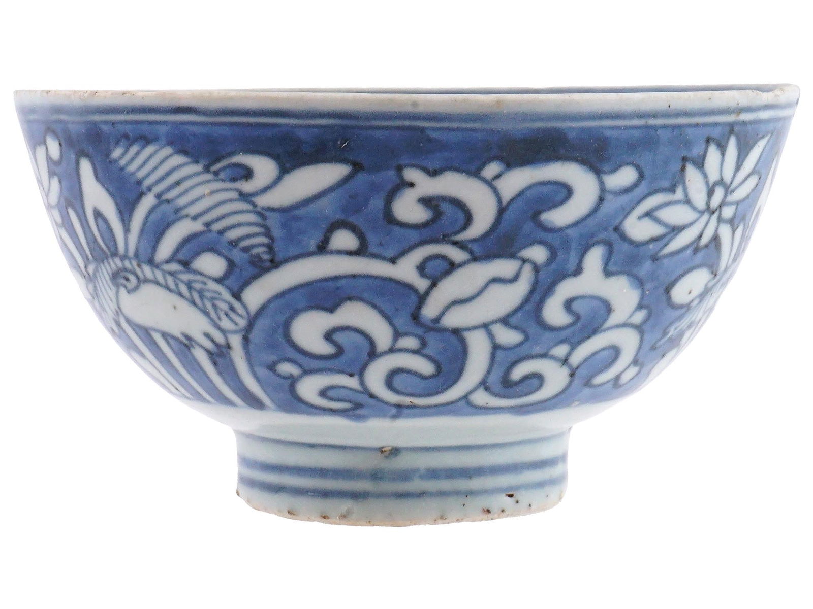 ANTIQUE CHINESE QING BLUE AND WHITE PORCELAIN BOWL: An antique Chinese porcelain footed bowl. Early Qing era, 17th century. White body with hand-painted cobalt blue floral decor. Collectible Oriental Asian Tableware And Serveware, Porcelain And Ceramic
