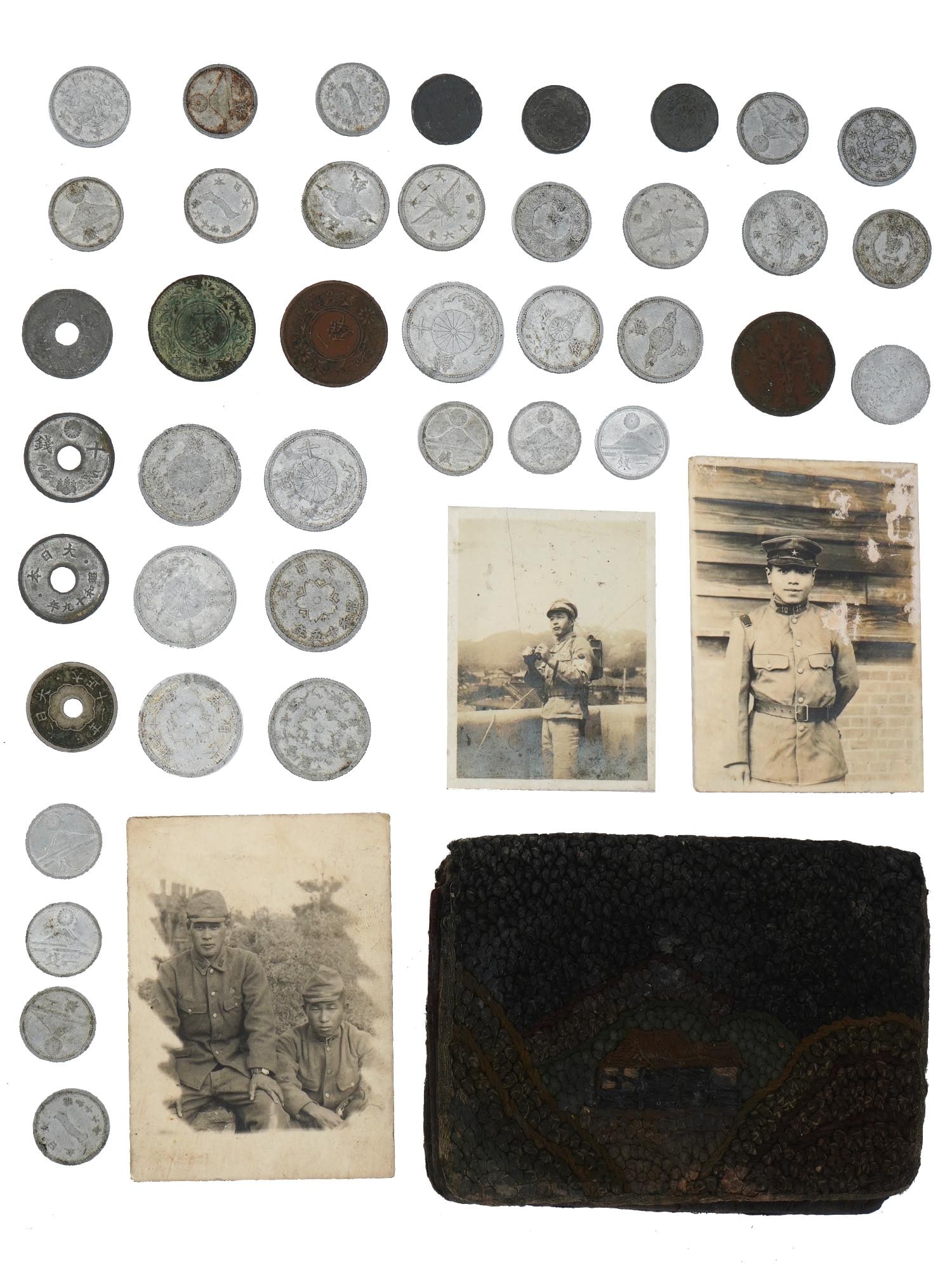 JAPAN WWII WALLET COINS AND MILITARY PHOTOGRAPHS (1 of 12)