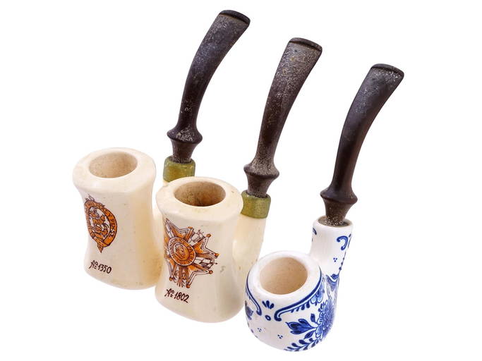 Three Vintage Dutch Zenith Decorated Smoking Pipes