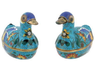 PAIR OF CHINESE CLOISONNE ENAMEL DUCK COVERED BOXES (1 of 6)