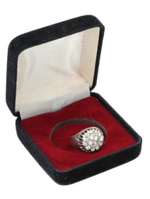 VINTAGE 18K WHITE GOLD DIAMOND CLUSTER RING