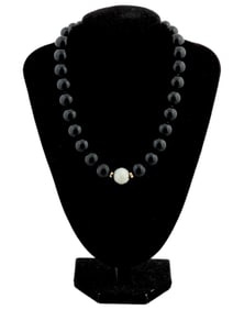 VINTAGE GOLD BLACK ONYX AND JADE BEADS NECKLACE