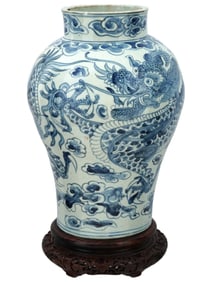 ANTIQUE KOREAN BLUE AND WHITE PORCELAIN VASE ON A STAND