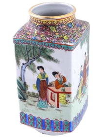 ANTIQUE CHINESE FAMILLE ROSE ENAMEL PORCELAIN VASE