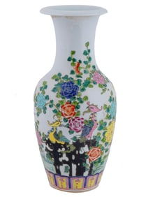ANTIQUE CHINESE FAMILLE ROSE PORCELAIN VASE MARKED