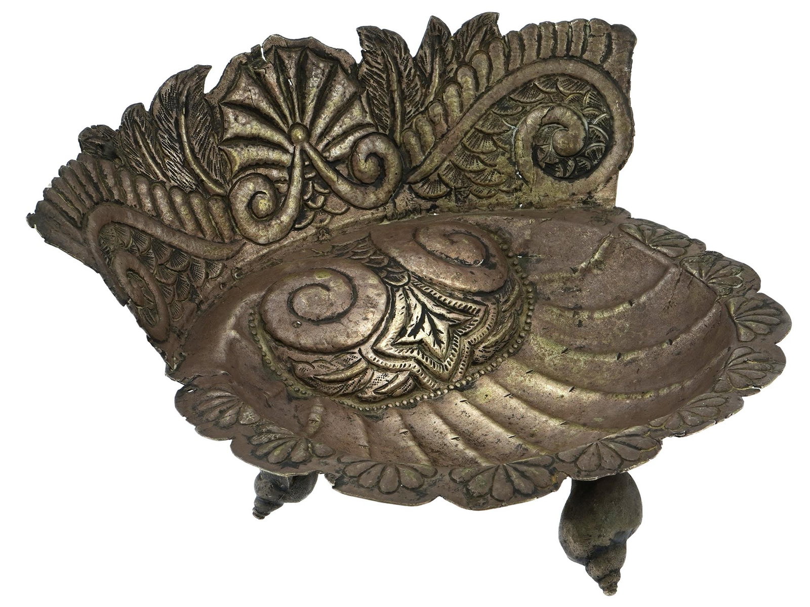 ANTIQUE VICTORIAN SILVER PLATED METAL SHELL BOWL: An antique Victorian decorative bowl made cas silver plated metal and modeled as a shell with repousse patterns. Raised on three shell feet. Circa the late 19th century. Antique Victorian Serveware An